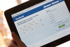 Facebook広告の費用と予算設定方法